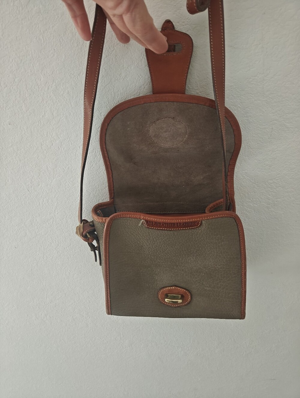 Vintage Dooney & Bourke Weather Leather Purse Crossbody Bag - Picture 3 of 5
